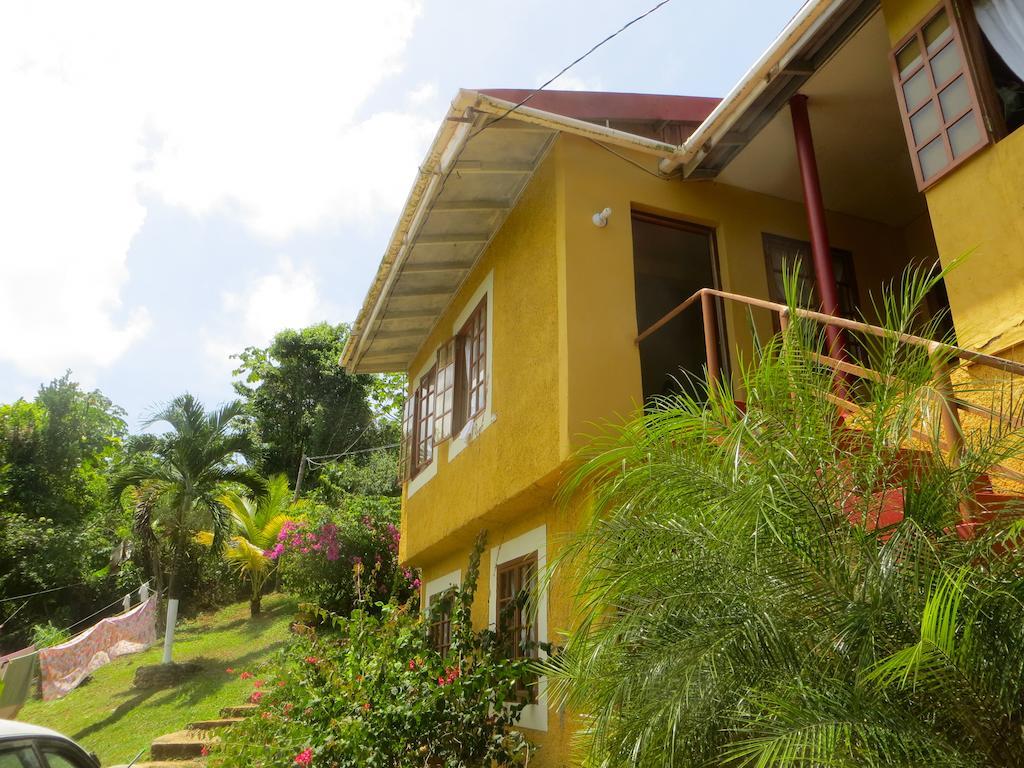 La Familia Guest House And Natural Farm 포트안토니오 외부 사진