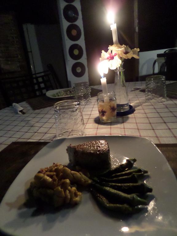 La Familia Guest House And Natural Farm 포트안토니오 외부 사진
