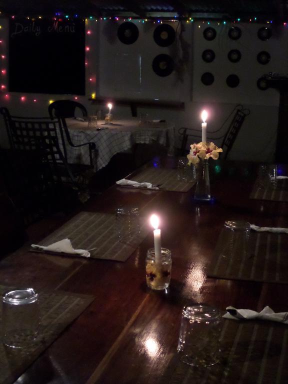 La Familia Guest House And Natural Farm 포트안토니오 외부 사진