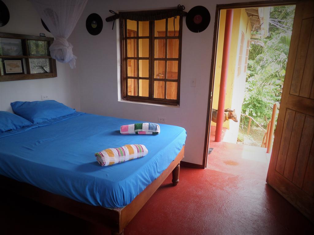 La Familia Guest House And Natural Farm 포트안토니오 외부 사진